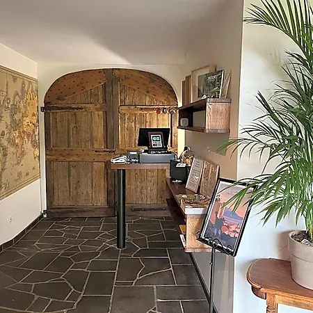 La Cour Carree Otel