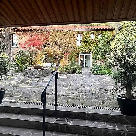 La Cour Carree Besse-et-Saint-Anastaise
